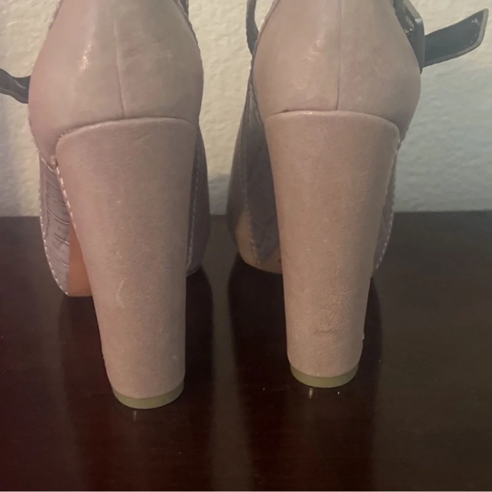BCBG Max Azria Reagan All Leather Peep Toe Block Heels 8/38 - Picture 5 of 11